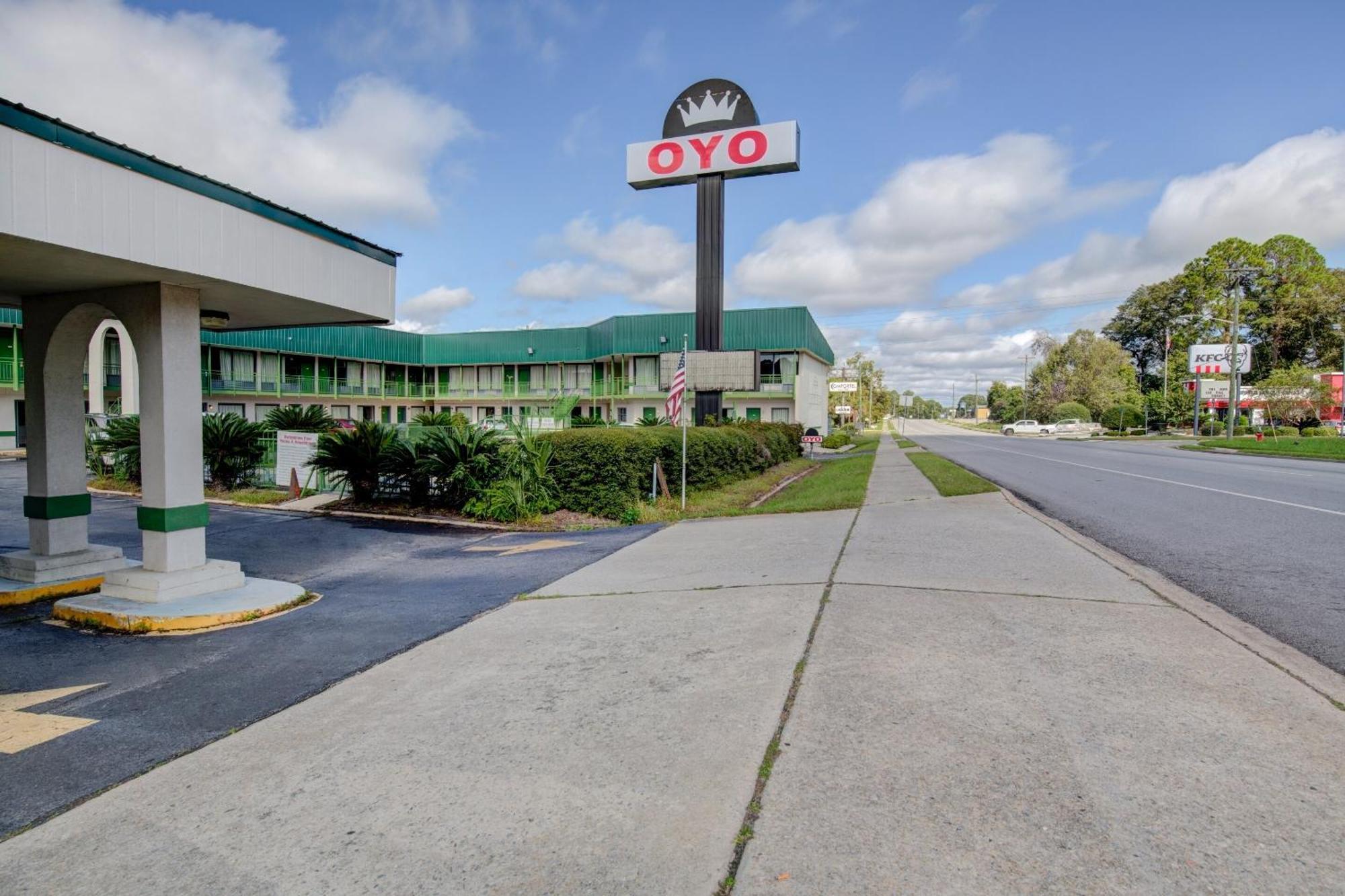 Oyo Hotel Douglas Ga Us-441 Exterior photo